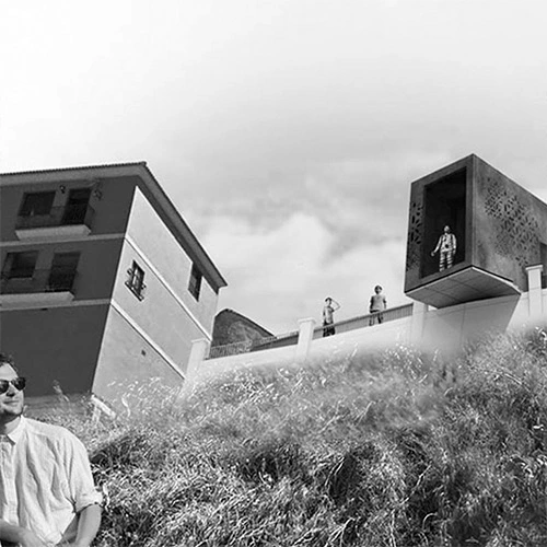 estudio-arquitectura-concursos-home imagen en blanco y negro, en contrapicado, mostrando una propuesta de mirador y el entorno inmediato de la ciudad de Hornachuelos, en España, propuesta de Concurso Internacional por OUSIA Arquitectos